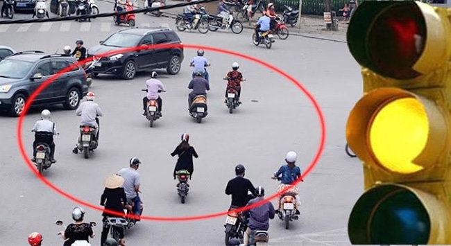 Lỗi vượt đèn vàng: khi nào bị phạt nguội, khi nào được chấp nhận?