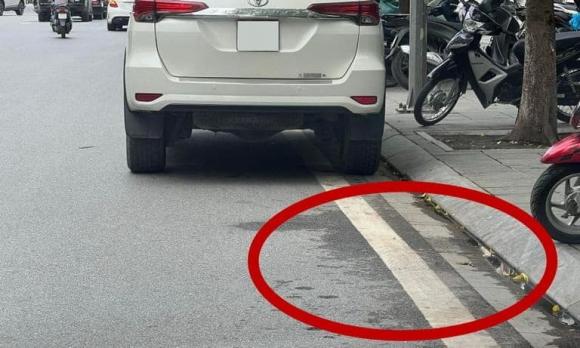 Dừng đỗ theo vạch hay bó vỉa? Lỗi khiến nhiều tài xế bị phạt mà không biết