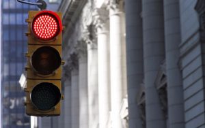 Lỗi quay đầu tại nút giao có đèn tín hiệu: những sai lầm dễ bị phạt nguội