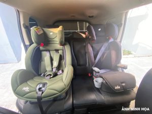 Tại sao taxi không bắt buộc có ghế trẻ em, nhưng xe gia đình lại phải? Phân tích quy định mới