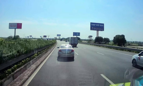 Không nhường đường ở làn trái cao tốc: Khi nào bị phạt và tài xế nên xử lý thế nào?