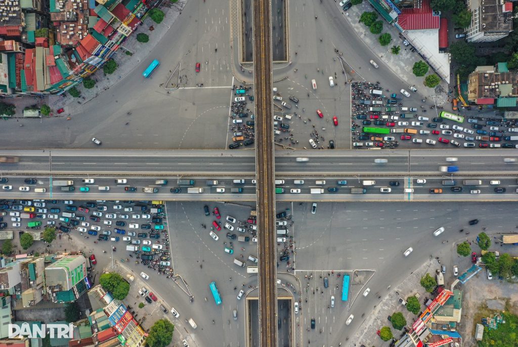 Đèn giao thông Hà Nội tự động bật xanh cho xe ưu tiên: Hoạt động thế nào?